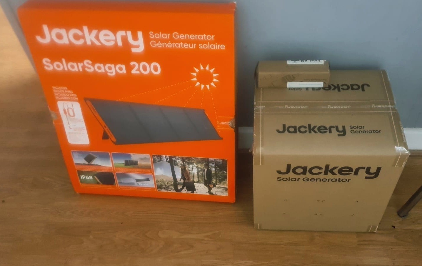 JACKERY EXPLORER 2000 V2 PORTABLE POWER STATION WITH 200W SOLAR SAGA GENERATOR