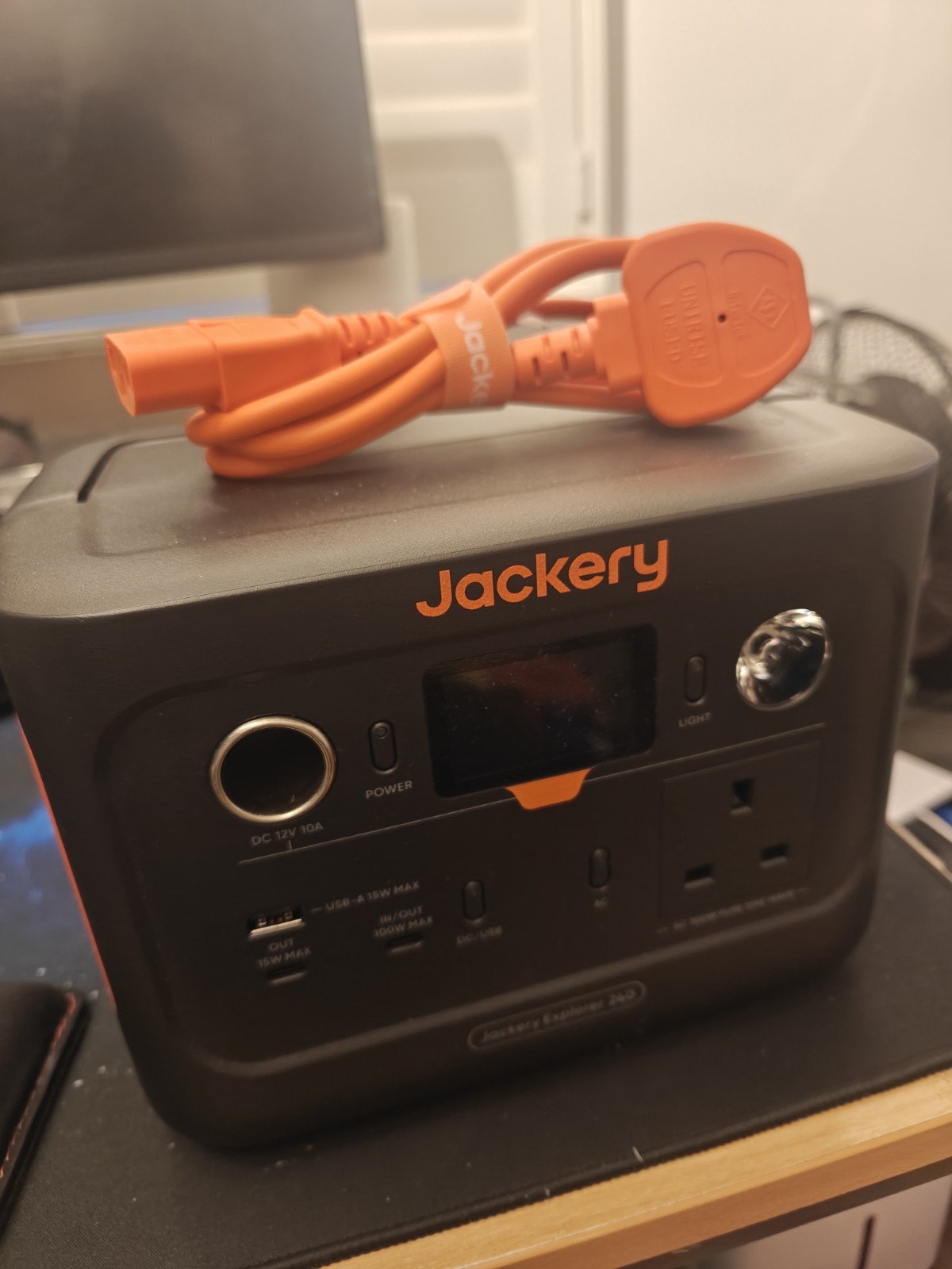 Jackery Explorer 240