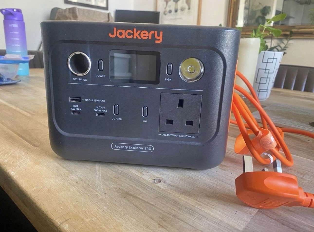 Jackery Explorer 240 V2 PORTABLE POWER STATION Version, 256Wh LiFePO4 Battery