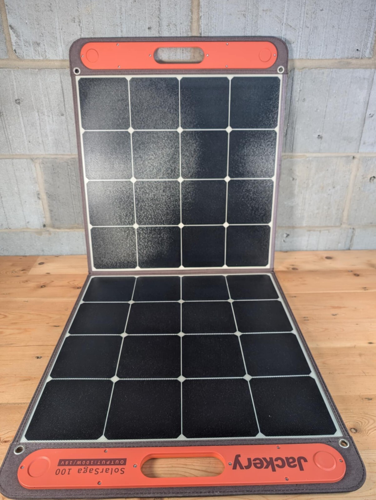 Jackery SolarSaga 100W Portable Solar Panel for Explorer 1000, 500, 240 Used